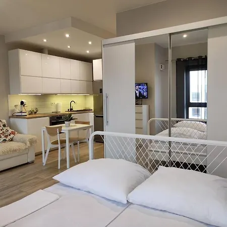 Apartment Sweet Vis-a-vis Medicover And Paley Institute *